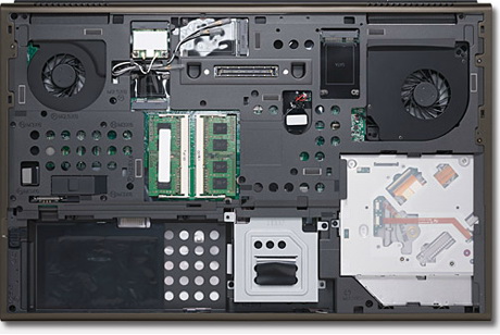 снятая нижняя крышка ноутбука Dell Precision M6600 ноутбук Dell Precision M6600 легко модернизируется