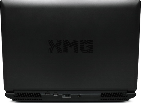 XMG P502 PRO – крышка и разъемы сзади крышка ноутбука XMG P502 PRO