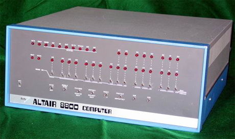 компьютер Altair 8800 от компании MITS компьютер Altair 8800